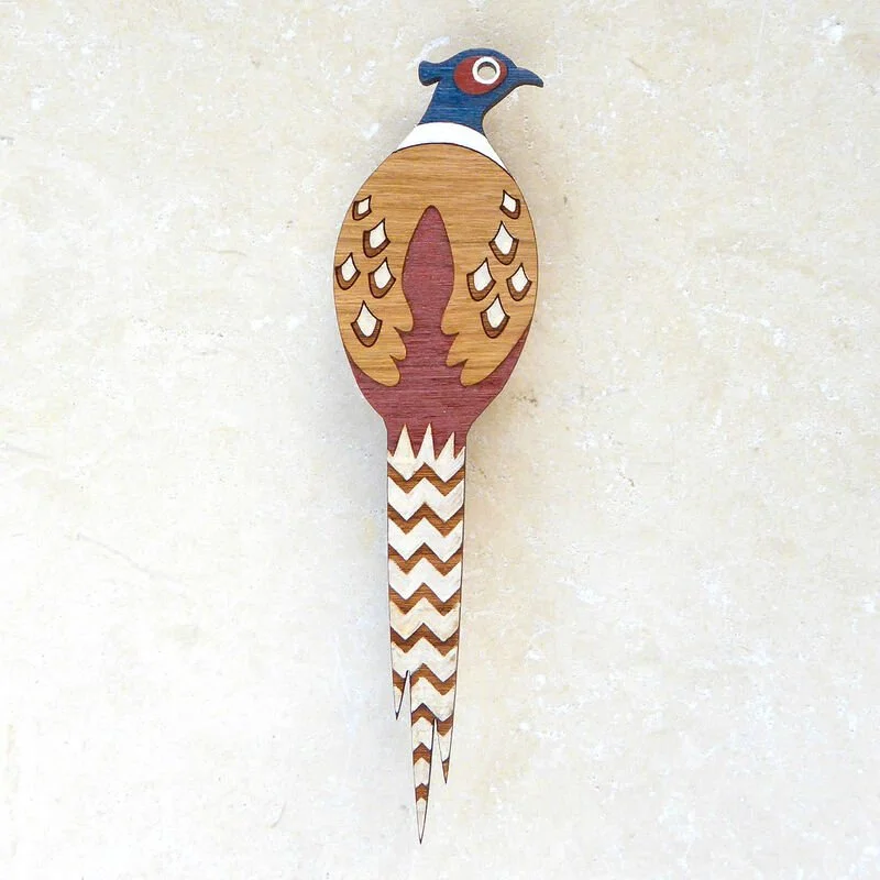 Shark_Alley_Hand_Painted_Wooden_Pheasant_Brooch_e_massive_grande.jpg