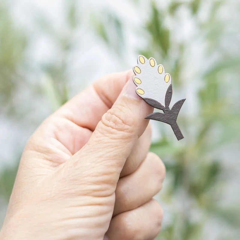 Shark_Alley_Pussy_Willow_Brooch_11_grande.jpg