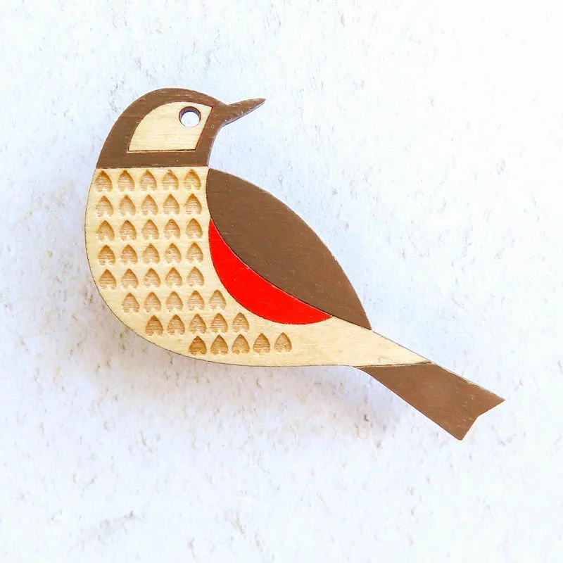 Shark_Alley_Redwing_Hand_Painted_Brooch_e_grande.jpg