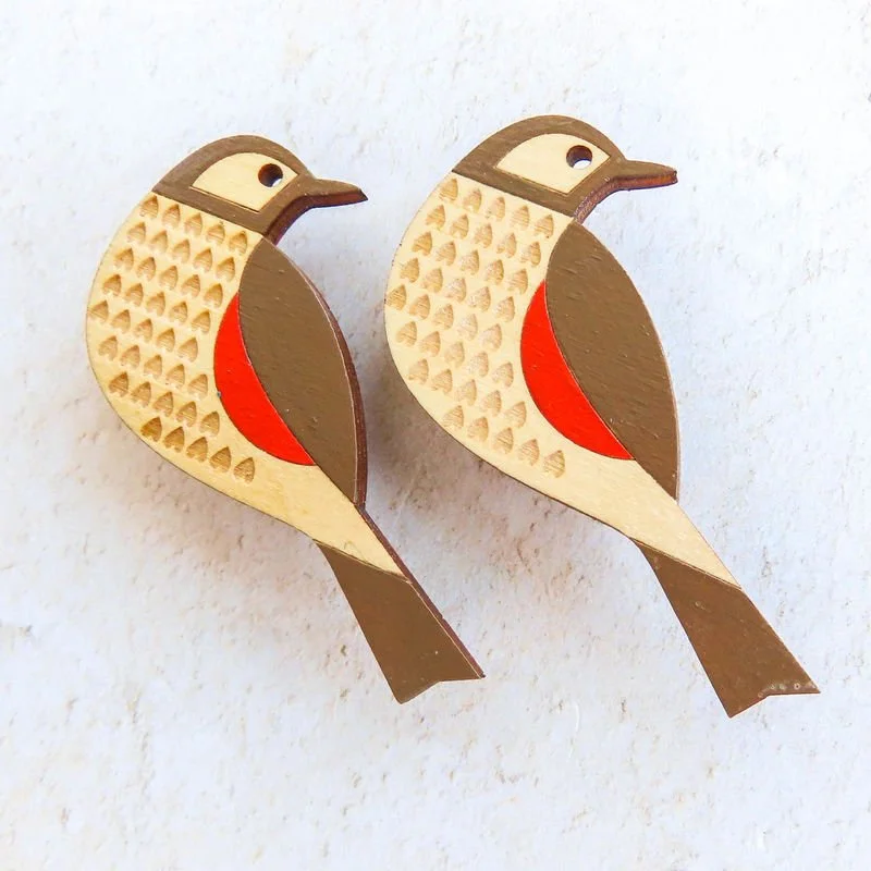 Shark_Alley_Redwing_Hand_Painted_Brooch_c_grande.jpg