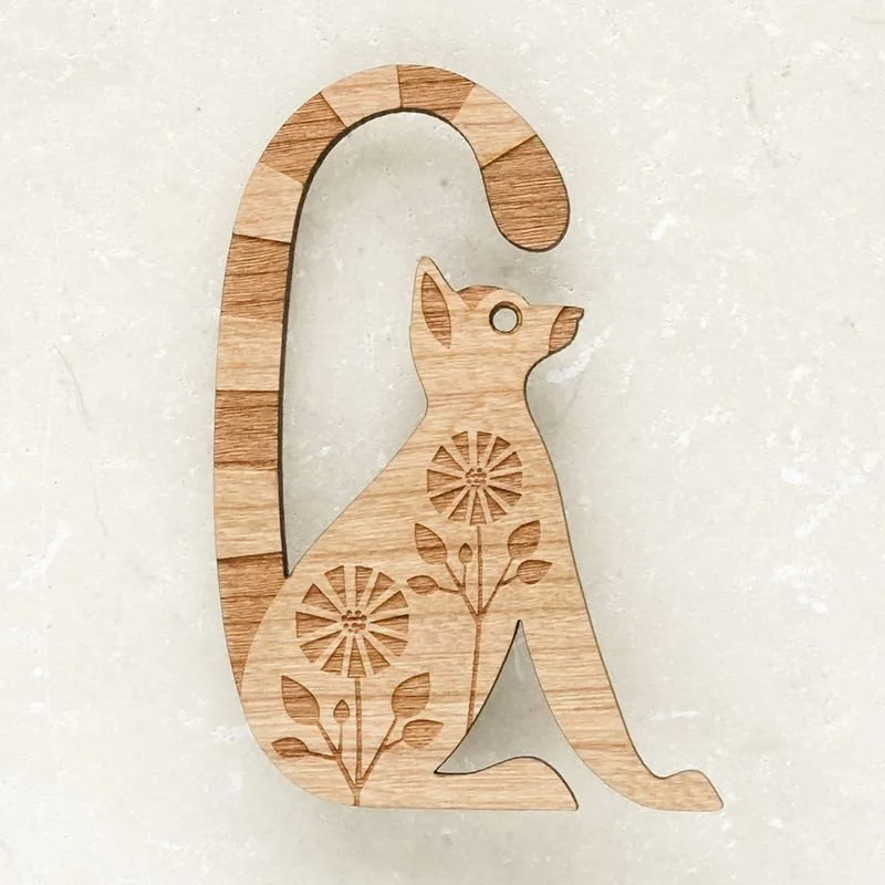 Shark_Alley_Ring_Tailed_Lemur_Brooch_grande.jpg