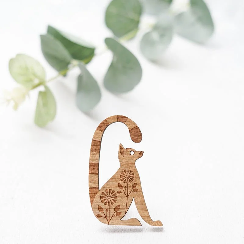 Shark_Alley_Laser_Cut_Ring_Tailed_Lemur_Brooch_grande.jpg