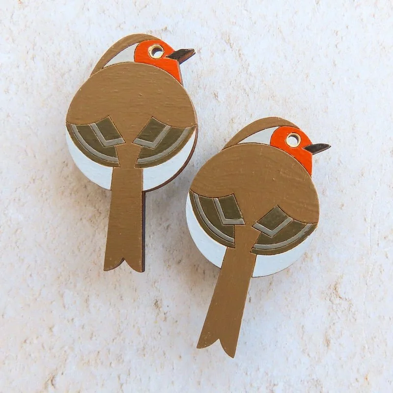 Shark_Alley_Wooden_Painted_Robin_Brooch_d_grande.jpg
