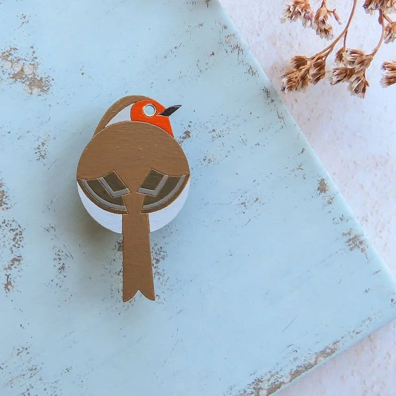 Shark_Alley_Wooden_Painted_Robin_Brooch_e_grande.jpg