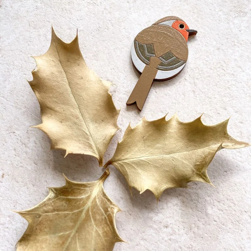 Shark_Alley_Robin_Wooden_Brooch_grande.jpg