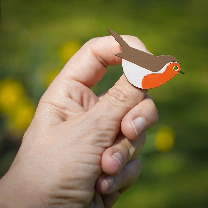 Shark_Alley_Robin_Brooch_grande.jpg