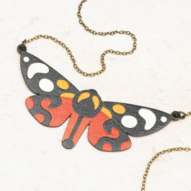 Shark_Alley_Scarlet_Tiger_Necklace_Large_4_grande.jpg