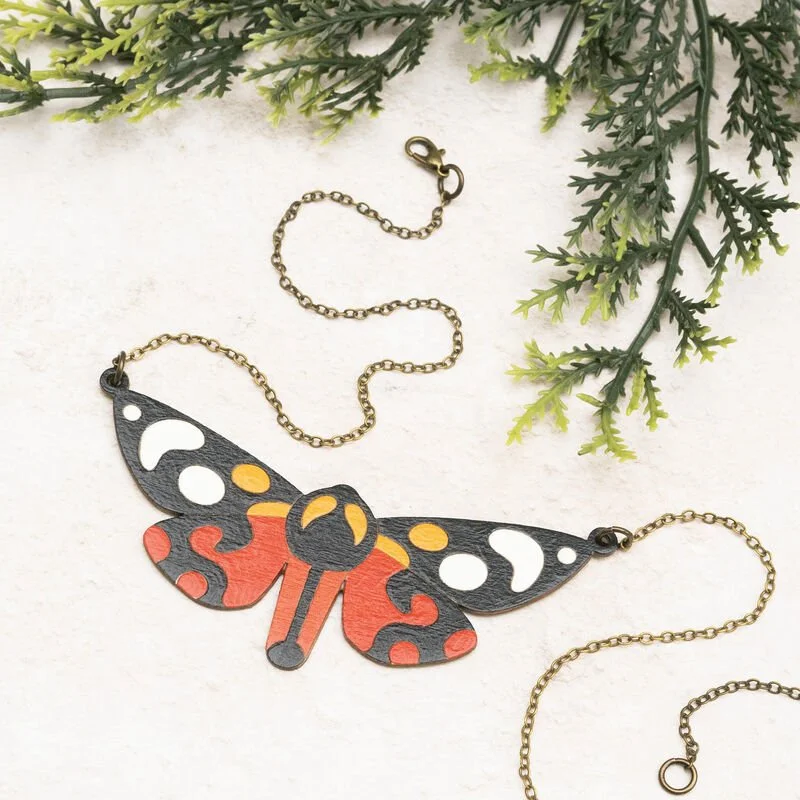 Shark_Alley_Scarlet_Tiger_Necklace_Large_3_grande.jpg