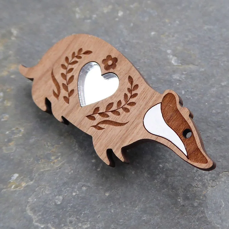 silver_heart_badger_brooch_2_grande.jpg