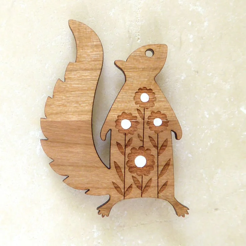 Shark_Alley_Squirrel_With_Attitide_Brooch_grande.jpg