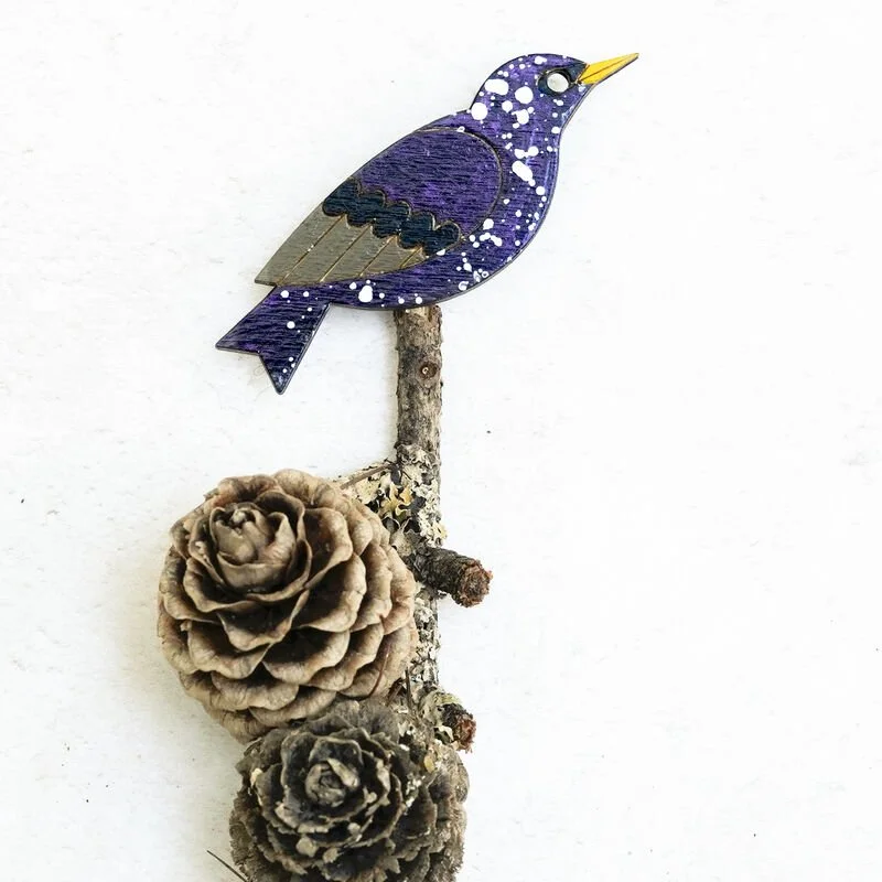 Shark_Alley_Starling_Brooch_grande.jpg