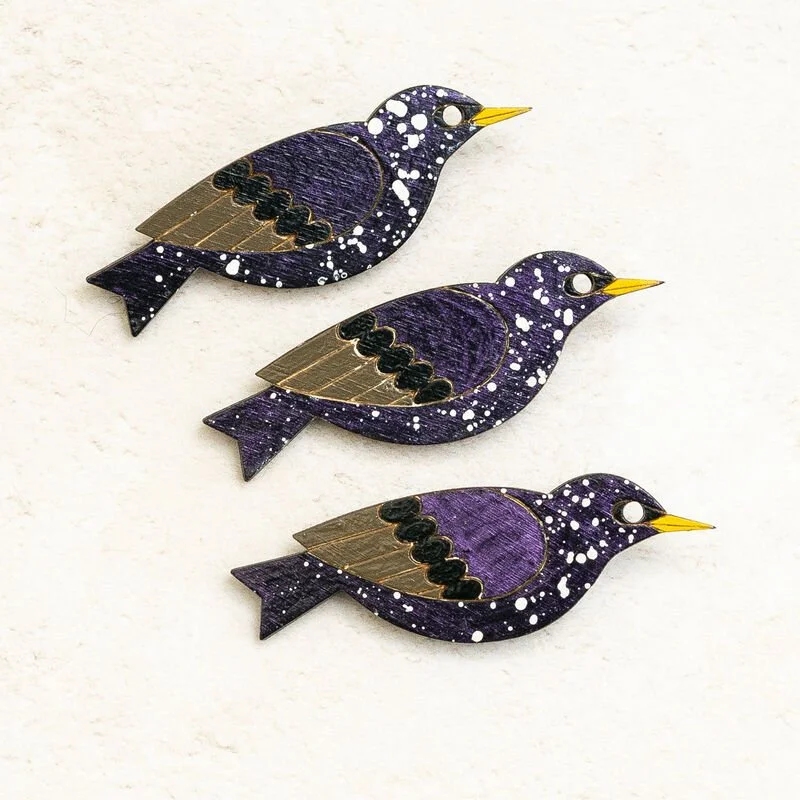 Shark_Alley_Starling_Brooch_b_grande.jpg