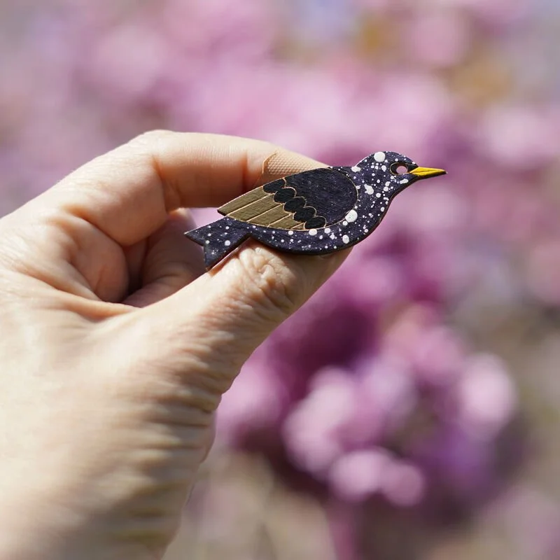 Shark_Alley_Starling_Brooch_grande.jpg