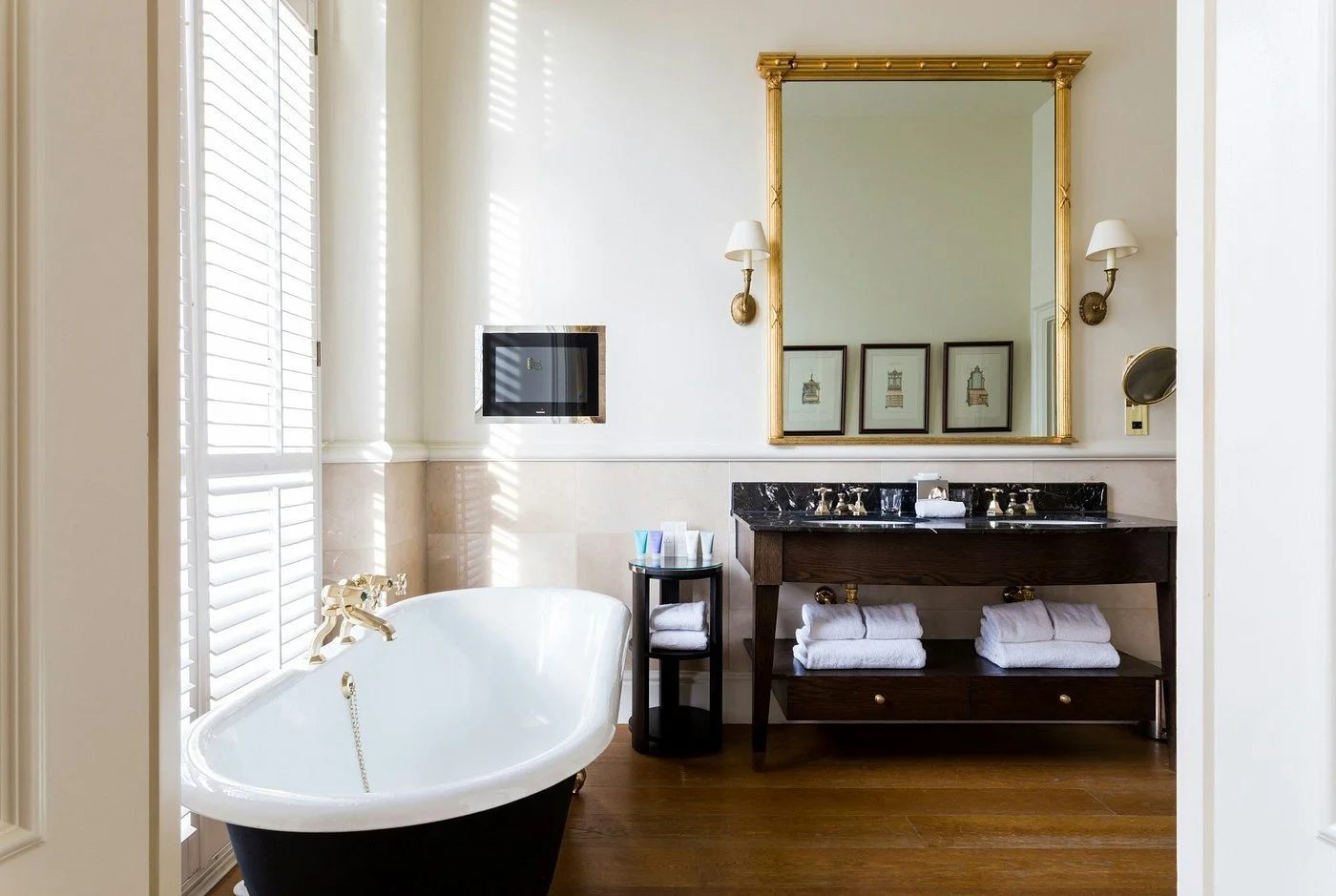 luxury-studio-suite-bathroom (1).jpg