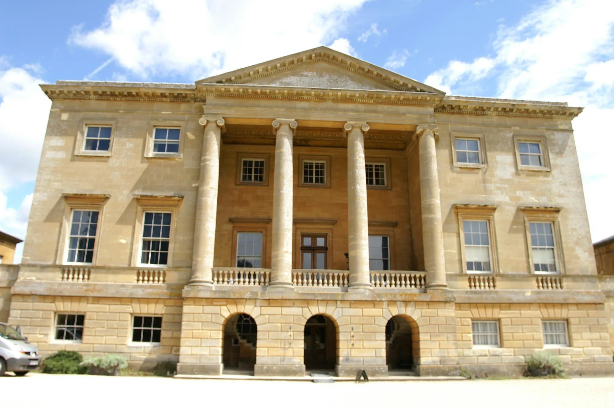 Basildon Park, exquisite 18th Century Palladian Mansion, Berkshire. Famous film location for Downton Abbey and Pride & Prejudice.