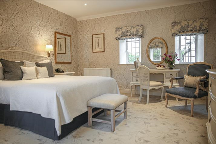 43- Manor Room Pimpernel- Room.png