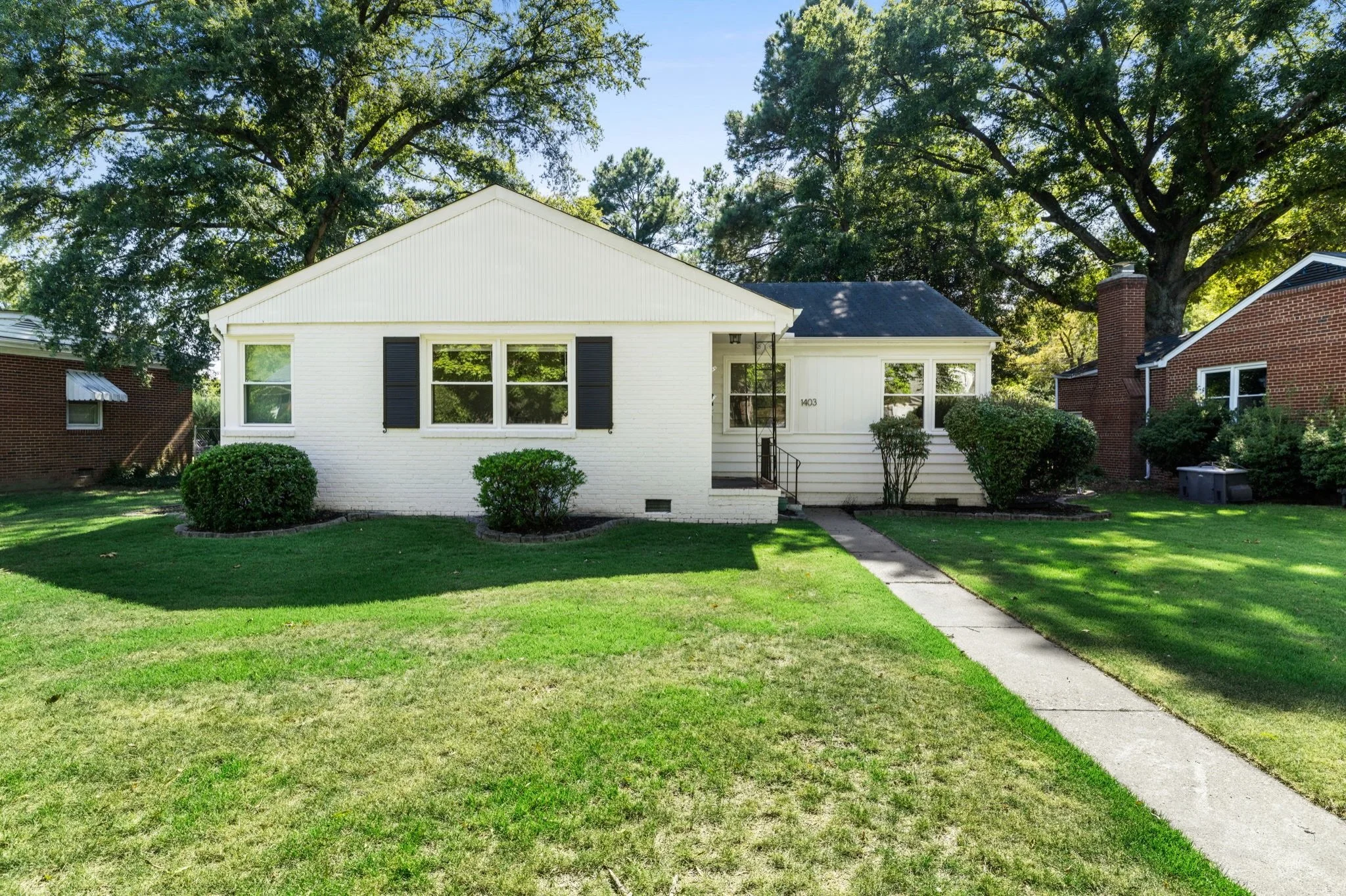 Newly listed Northside cutie ✨

1403 Wentbridge Road
$395,000

A one-level ranch on a picturesque, tree-lined Northside street, walkable to The Diamond District and the new Squirrels ballpark. Hardwoods and fresh paint run throughout, with a cozy fam