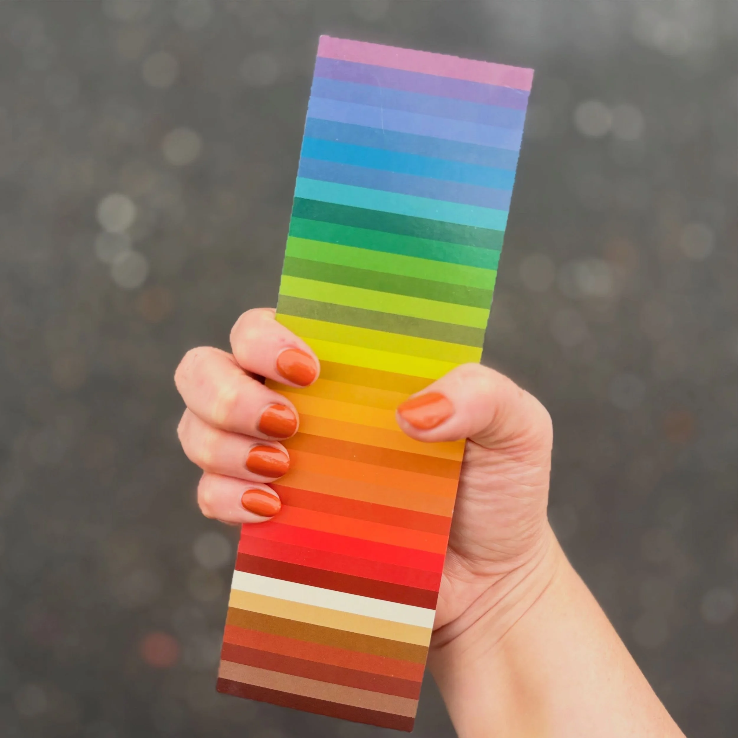 I used my home season palette (autumn) to pick out a nail color. So in addition to my outfit, jewelry, and makeup harmonizing my appearance, I can make my colors work for me via my nail polish as well. Shoutout to the best @betterbeautybar

#seasonal