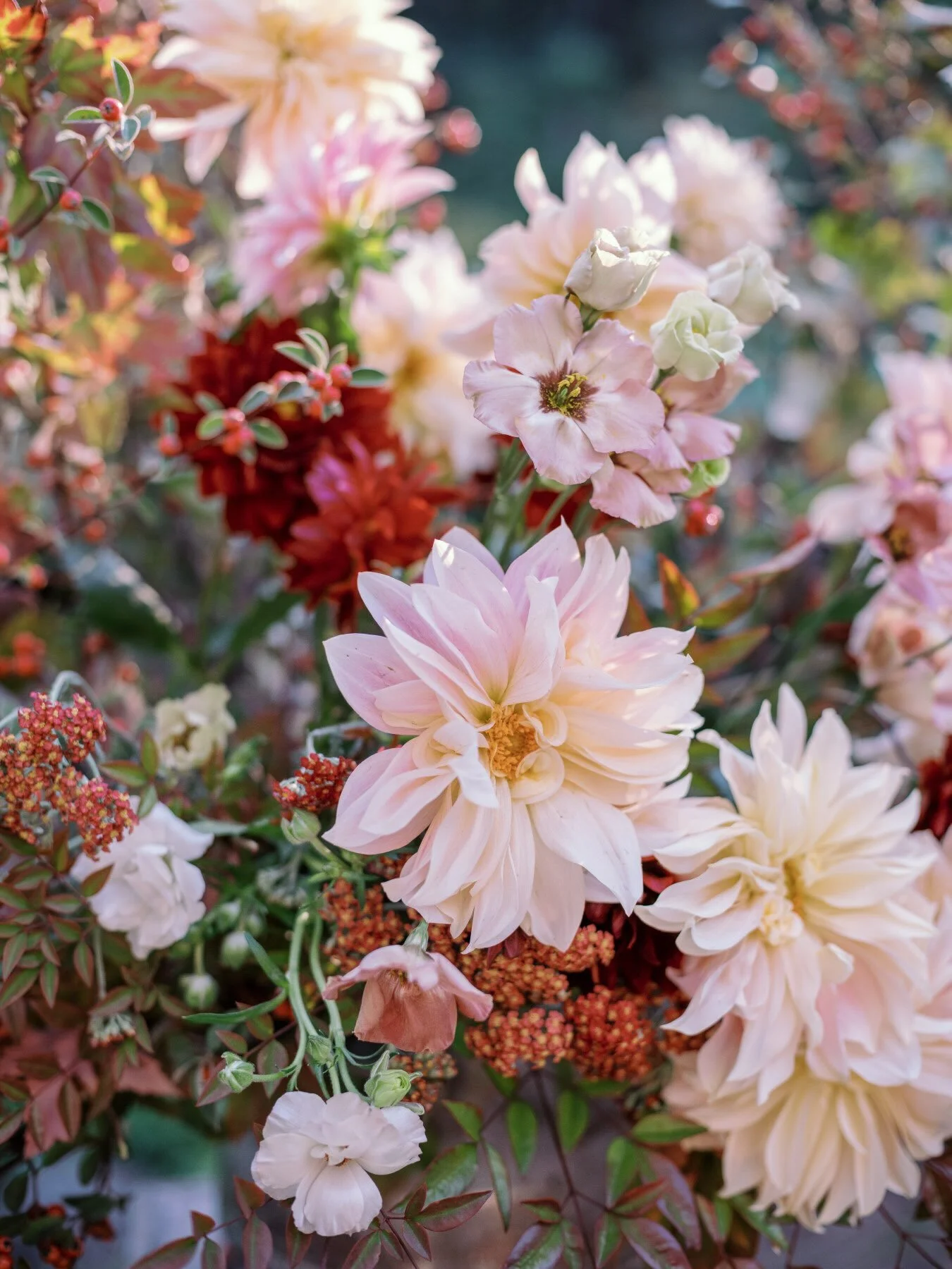 A fall wedding does not need to announce itself loudly to feel seasonal. I love the quieter shift: deeper florals, fruit on the table, candlelight, warmer tones, and textures that make the whole setting feel richer and more abundant.

For couples pla