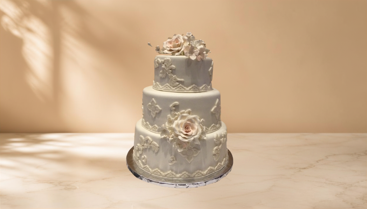 white wedding cake w flowers.png