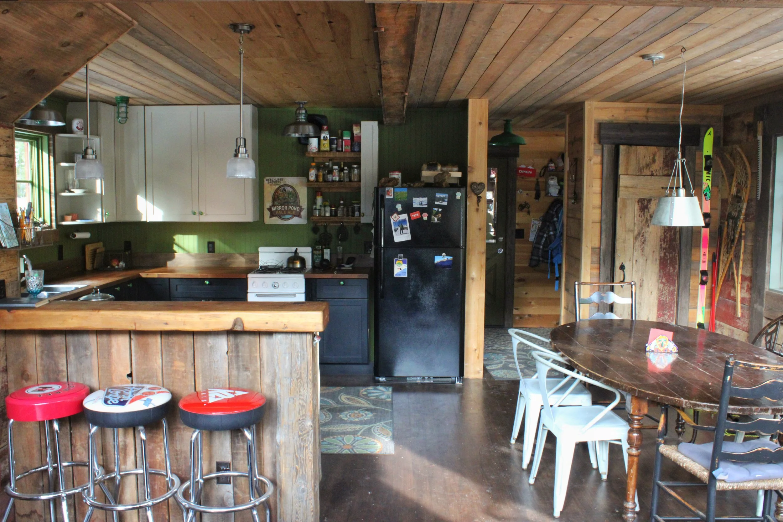 Kitchen, bar, and table