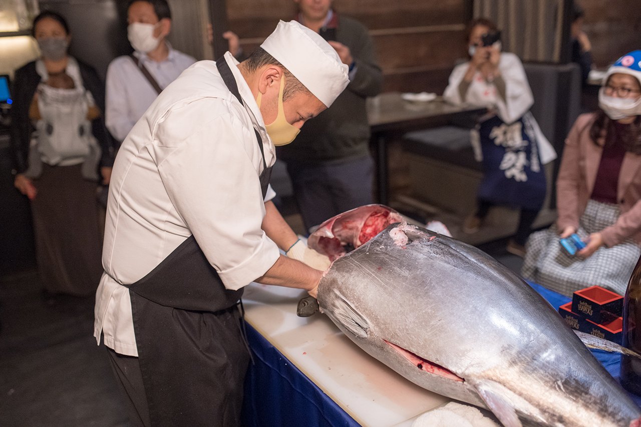 wokuni-tuna-cutting-show-18.jpg