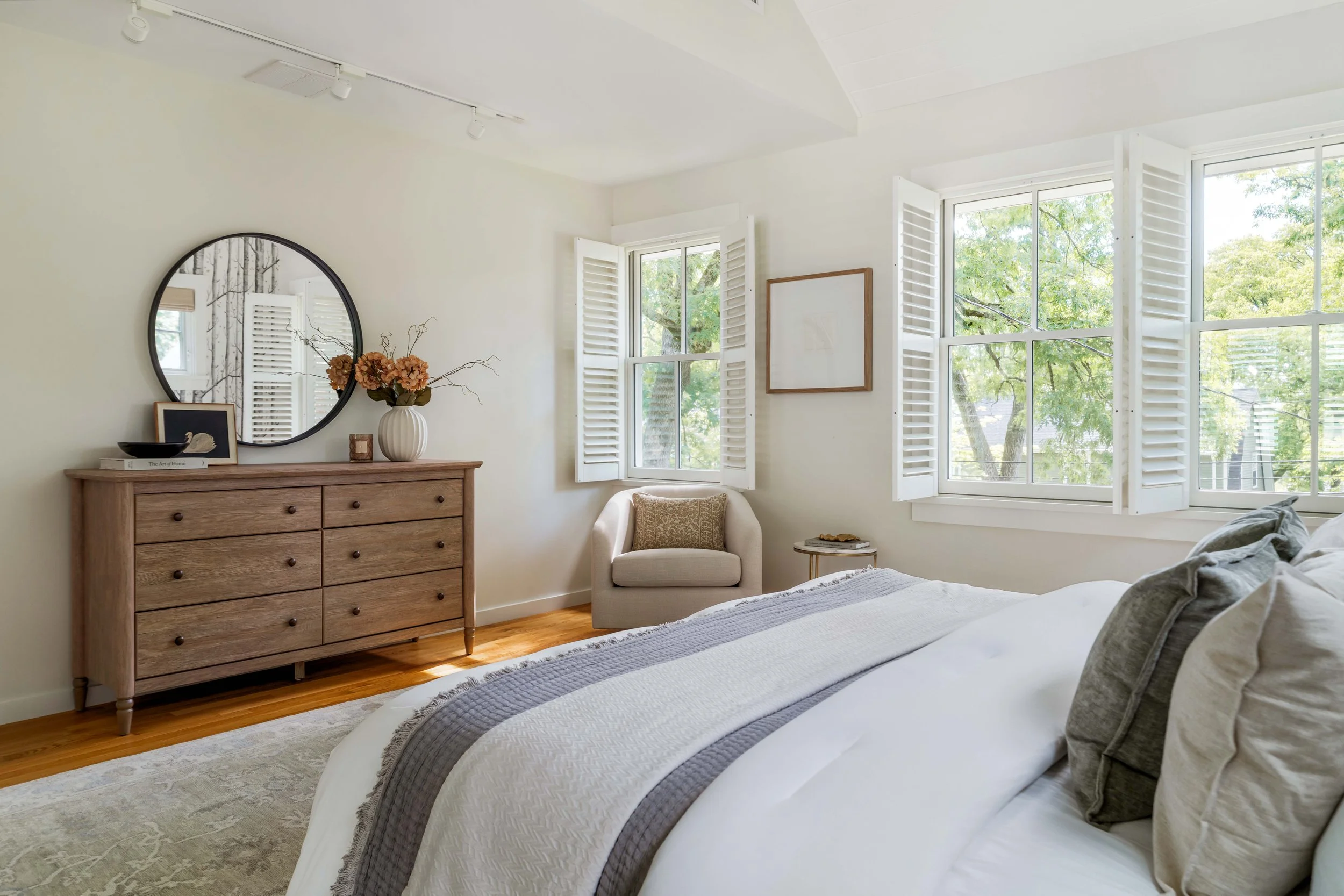 Primary Bed & Bath-0985322.jpg