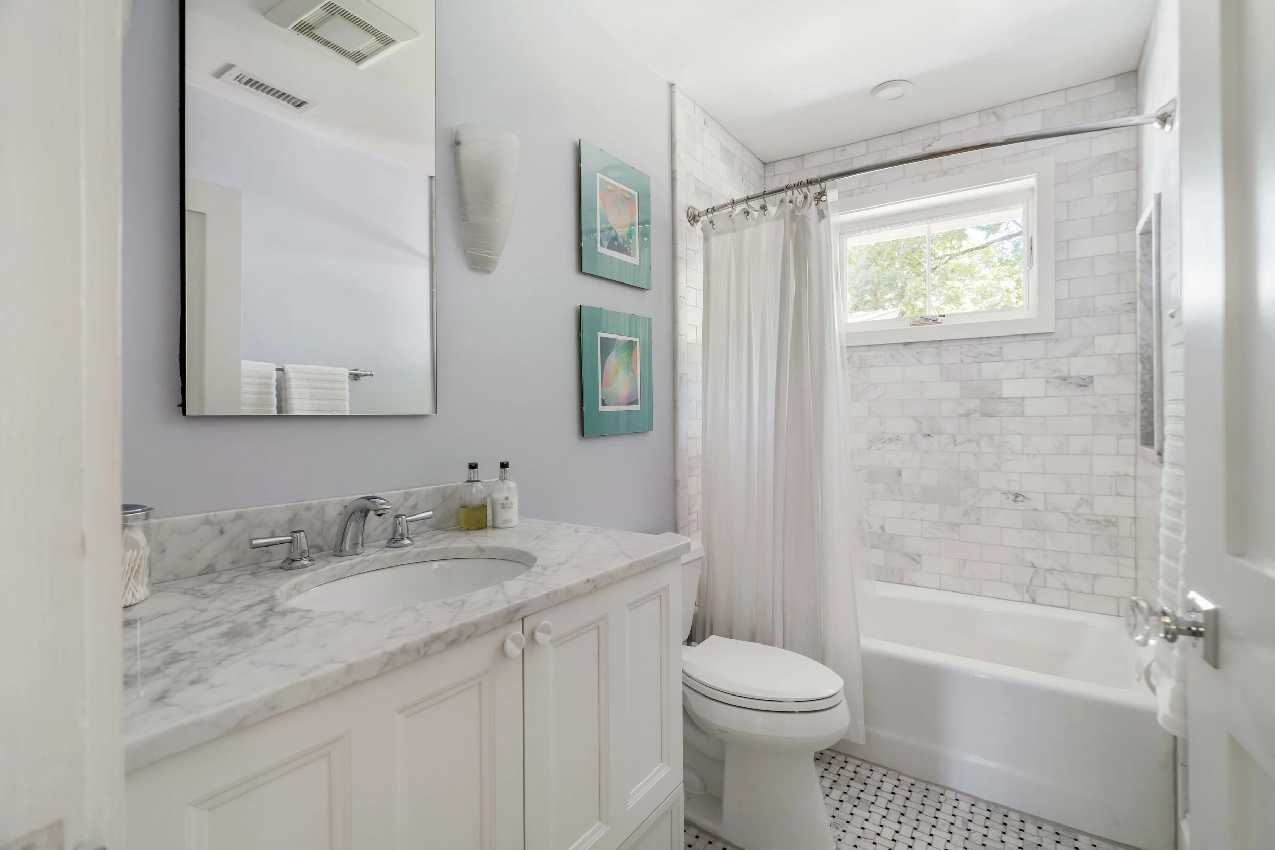 Bathroom-0985388.jpg