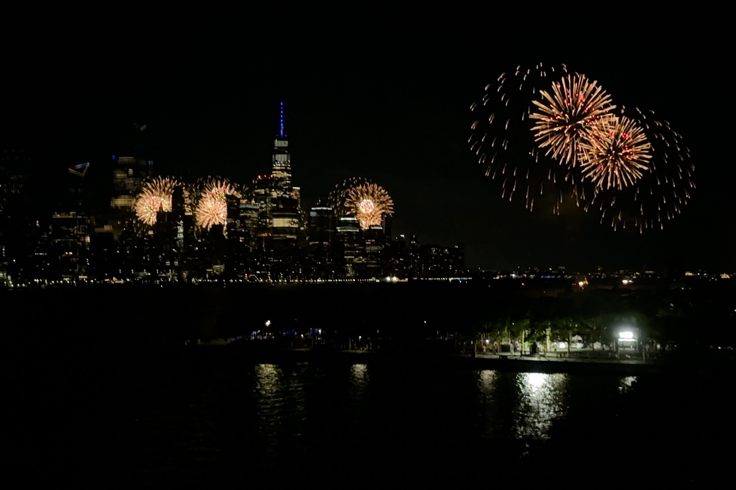 America_250_Fireworks_26186066826096.jpg