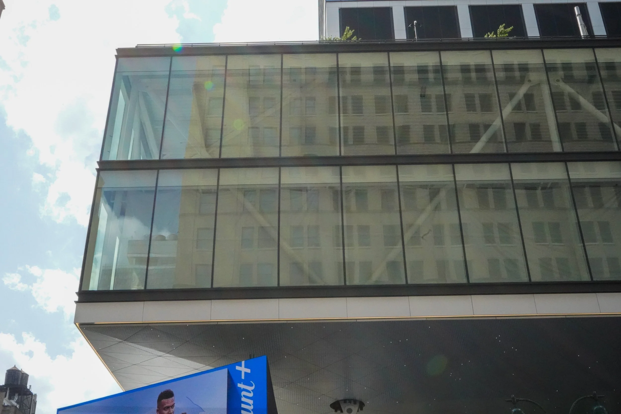 Madison_Square_Garden_Wedding_Windows_26184838940511.jpg