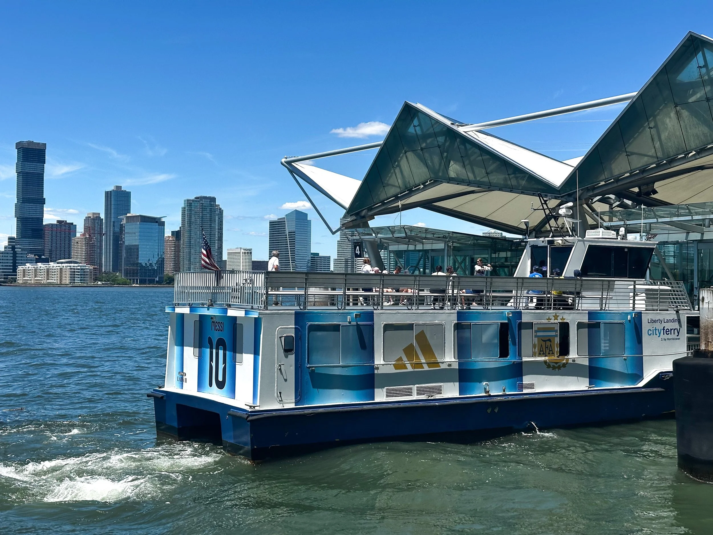 Lionel_Messi_New_York_Ferry_26167651750883.jpg