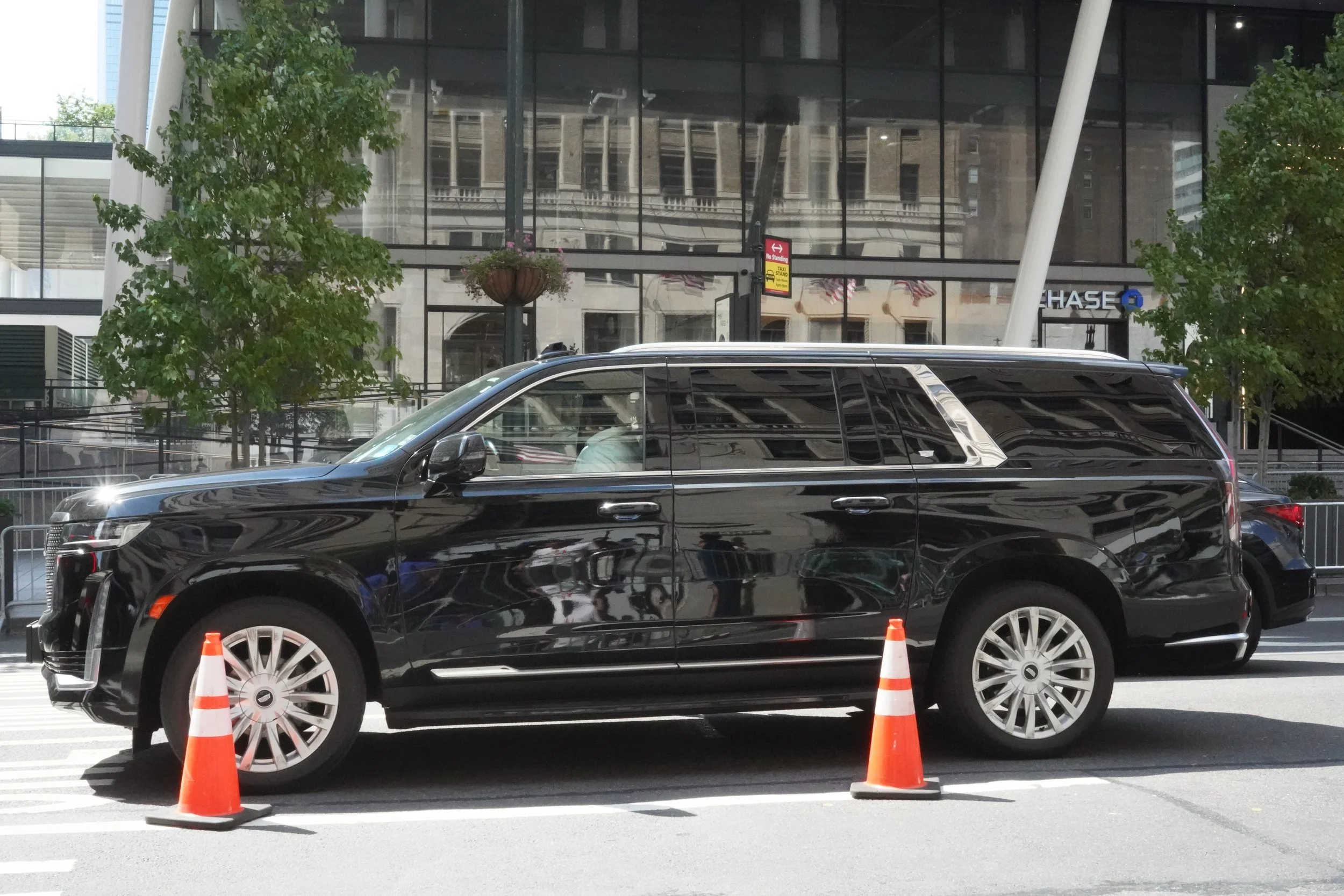 Guests_Arrive_for_Swift_Kelce_Wedding_26185035949290.jpg