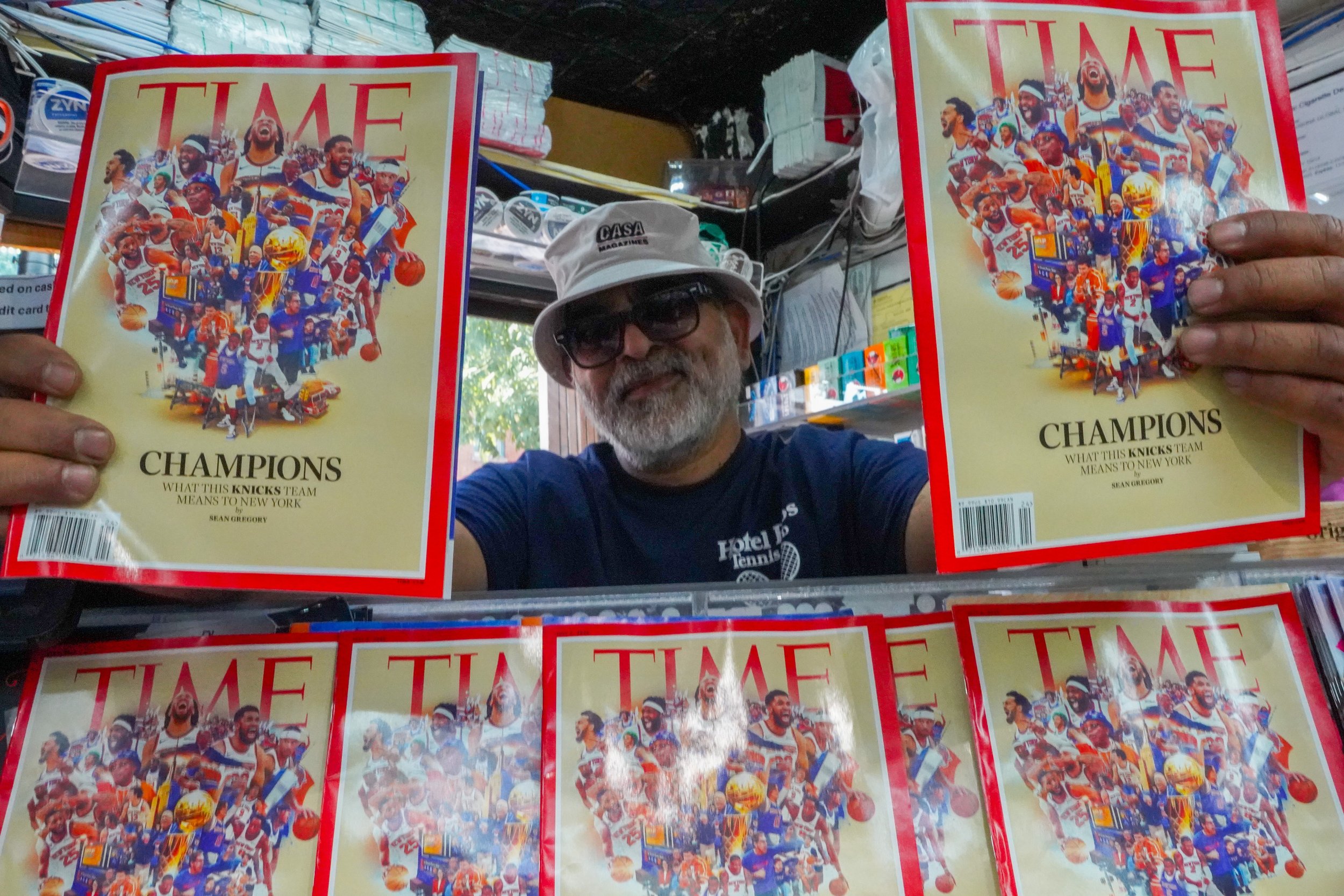 New_York_Knicks_TIME_Magazine_at_Casa_Magazines_26182607580060.jpg