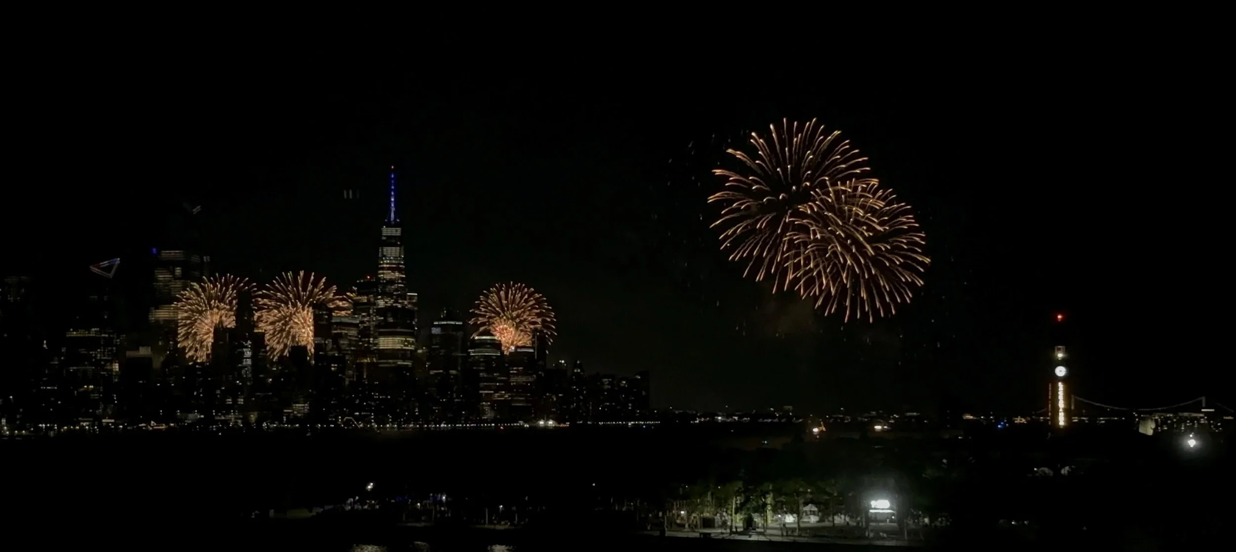 America_250_Fireworks_26186071874574.jpg