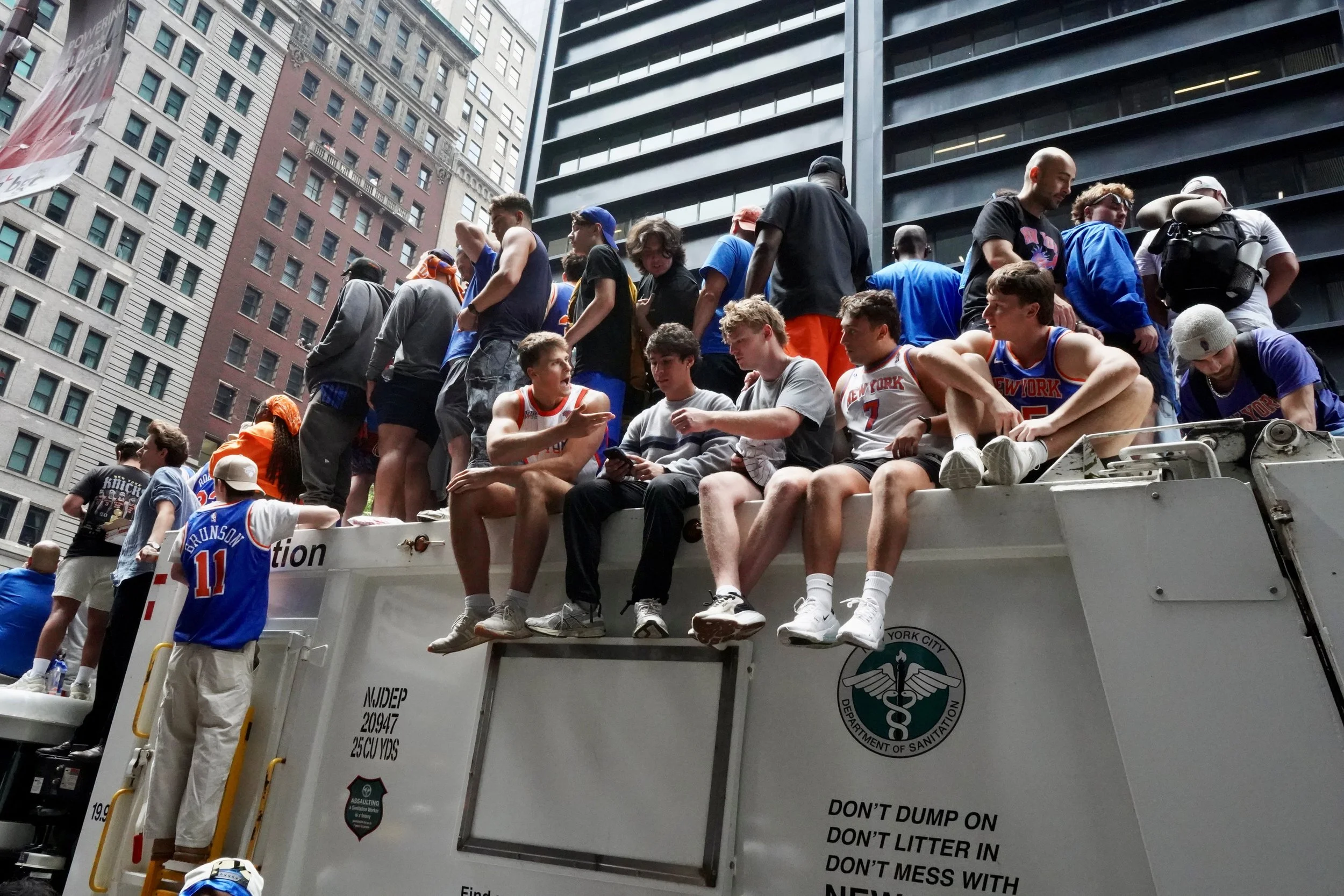 knicks fannss.jpg