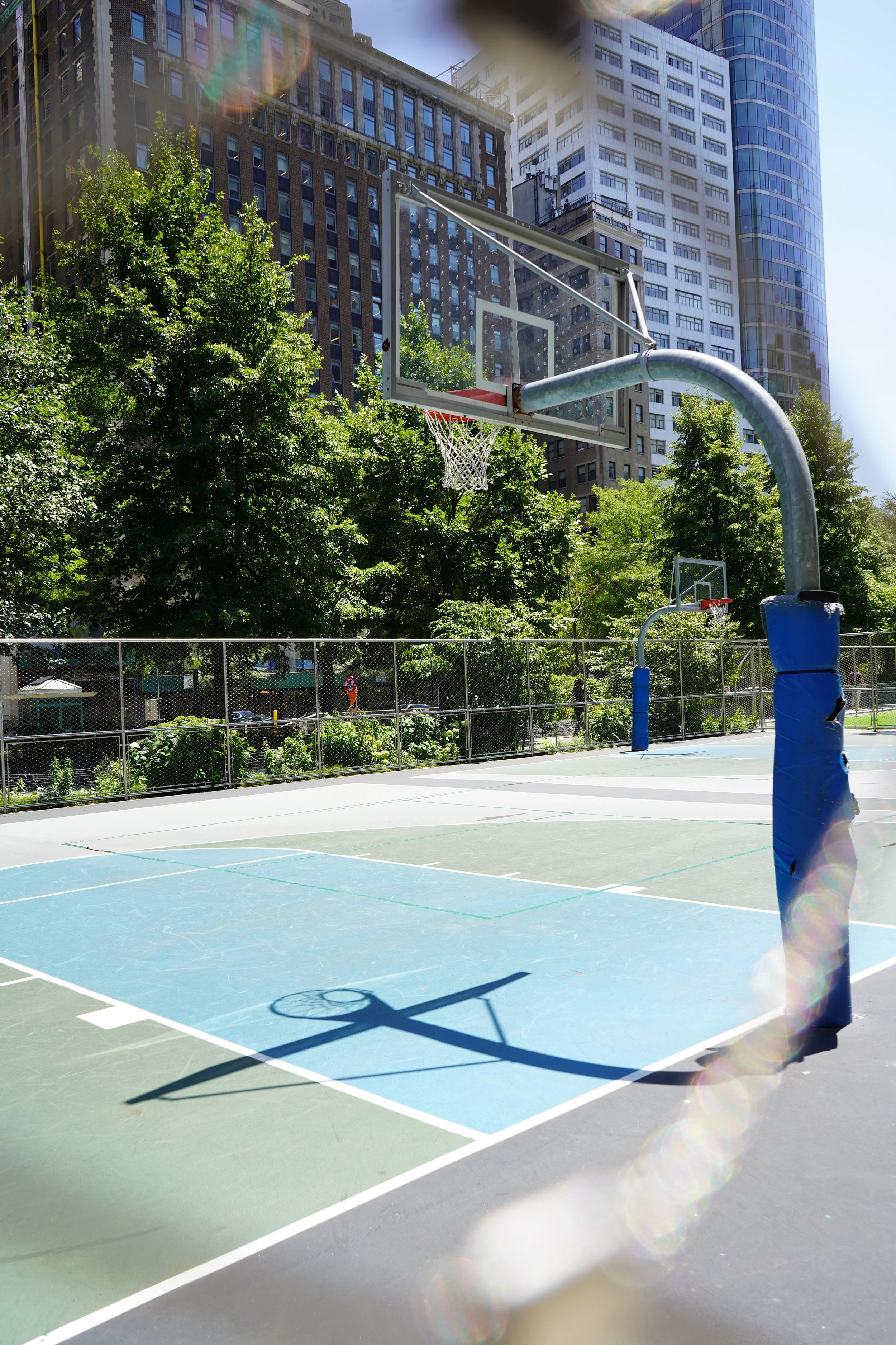 Basketball_Court_in_Downtown_Manhattan_New_York_Ci_26204685629615.jpg
