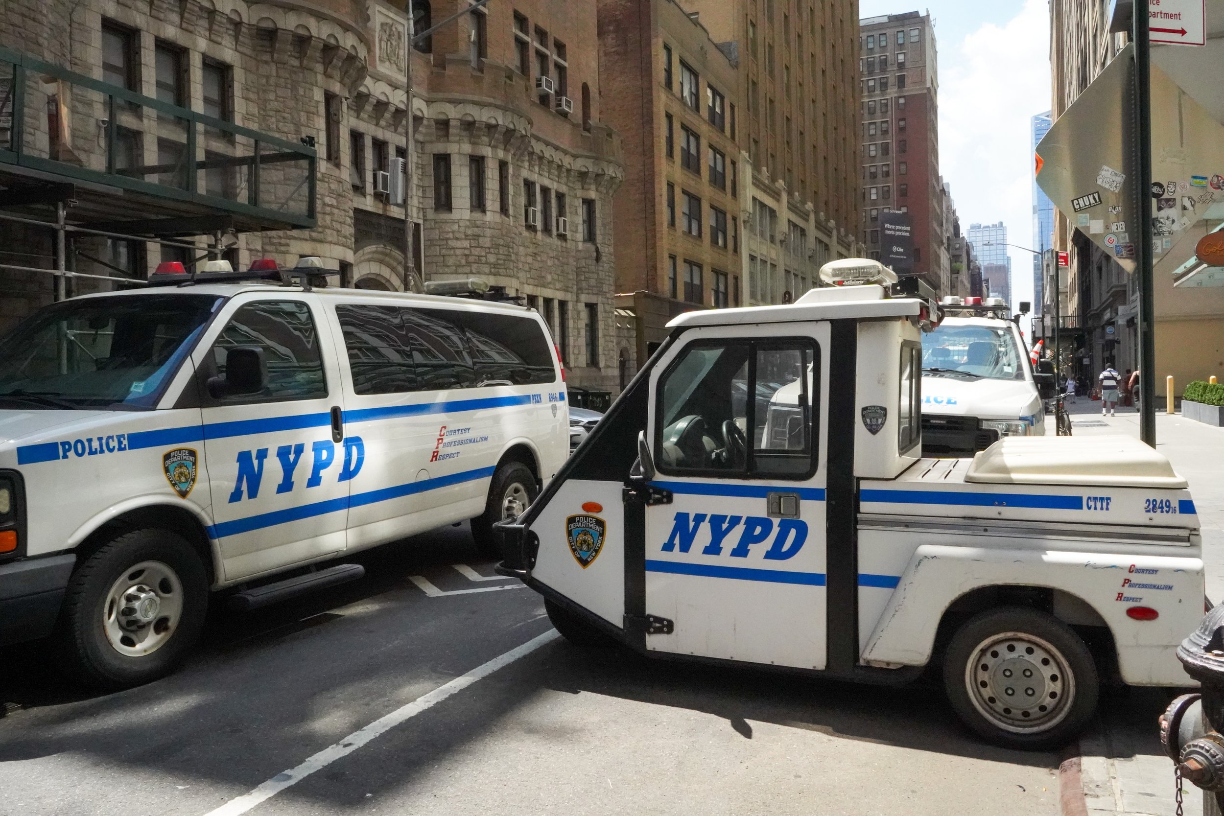Swift_Kelce_Wedding_NYPD_26185057265070.jpg