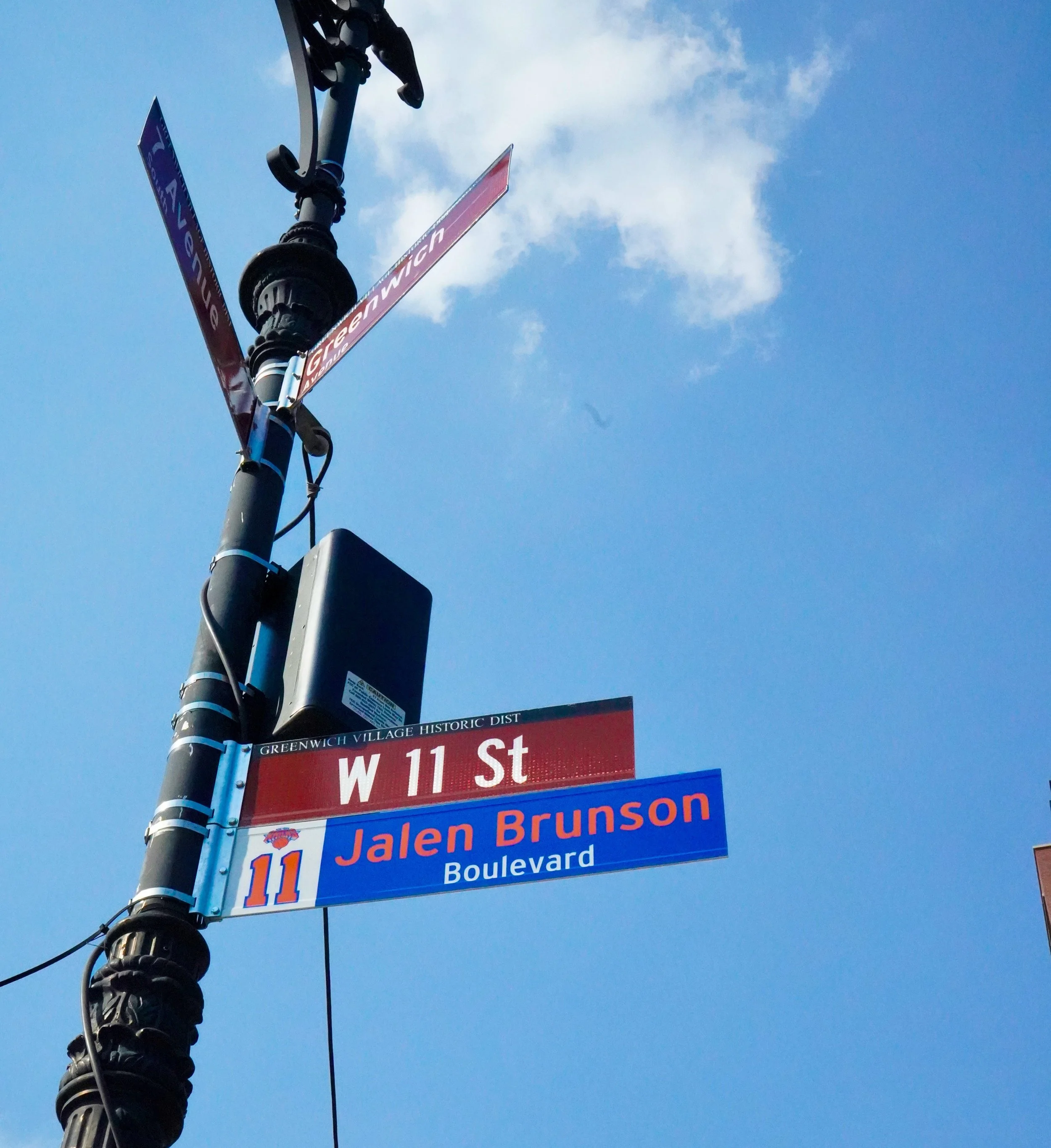 New_York_Knicks_Street_Signs_26182544589680.jpg