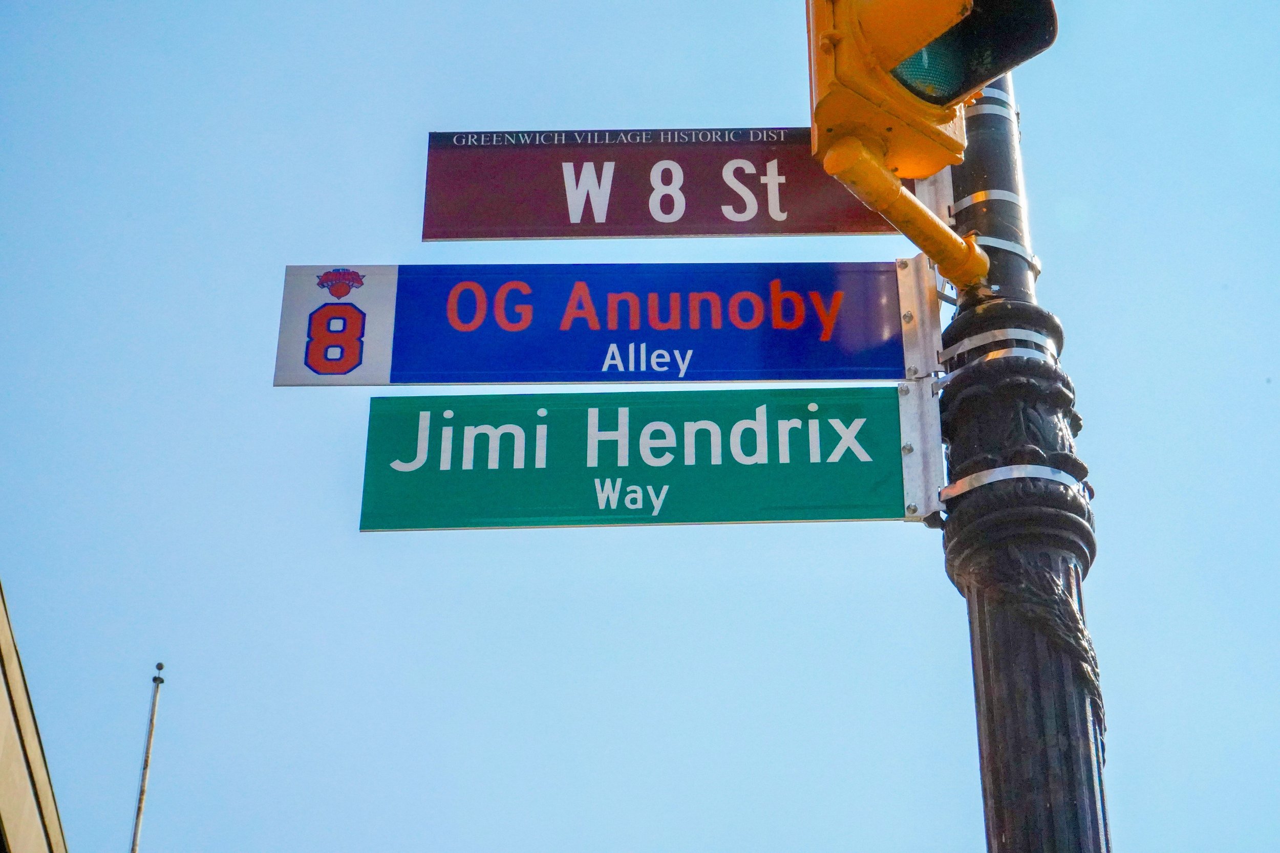 New_York_Knicks_Street_Signs_26182547549374.jpg