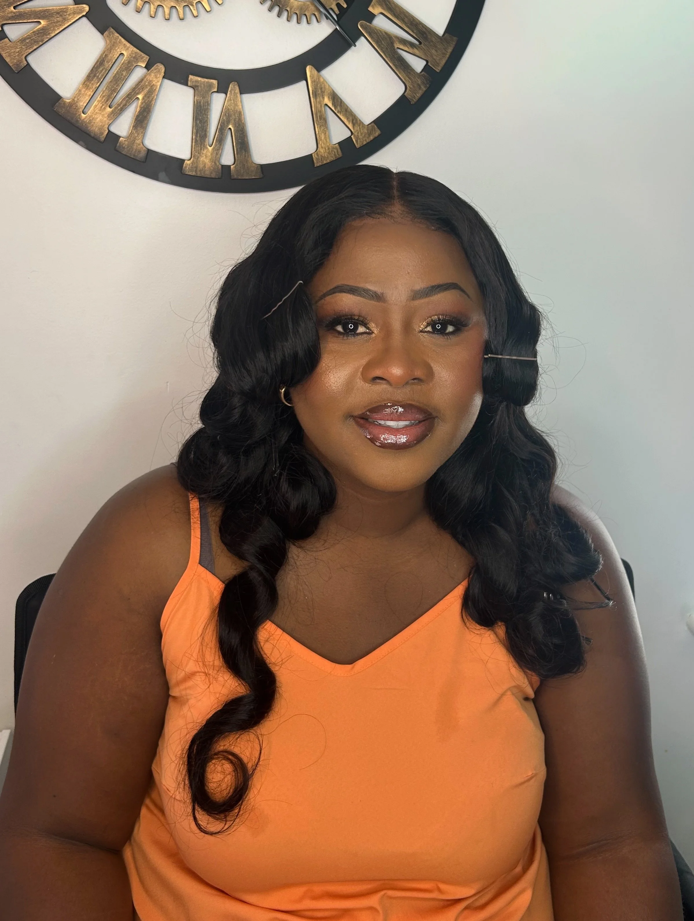 Wedding guest glam, but make it effortlessly radiant. Book your appointment today🧡✨