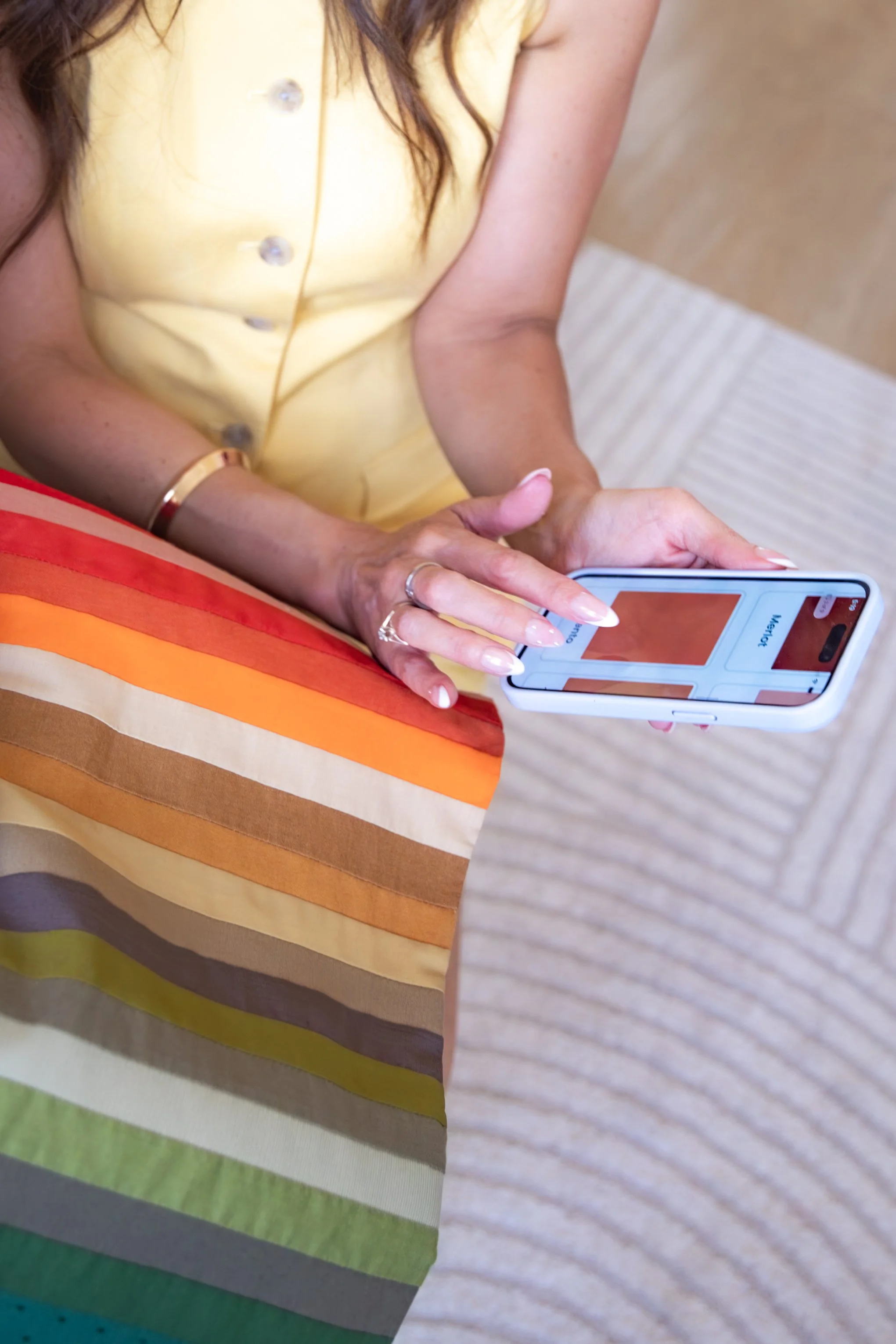 Digital colour analysis. DIY colour analysis for women. Swatch wallet to shop your best colours, colour analysis virtual.