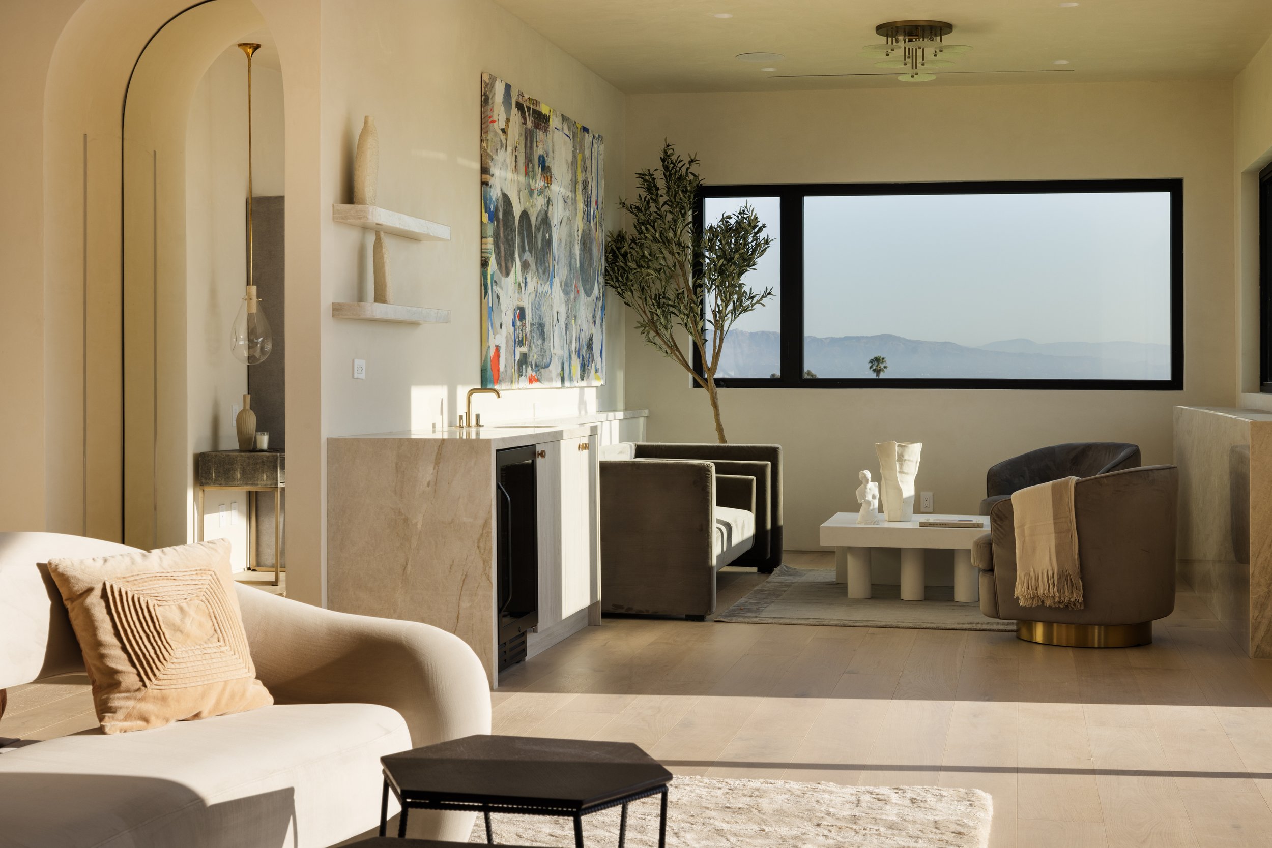 Malibu Art Staging Matters: How to Seamlessly Blend Fine Art with Coastal Living