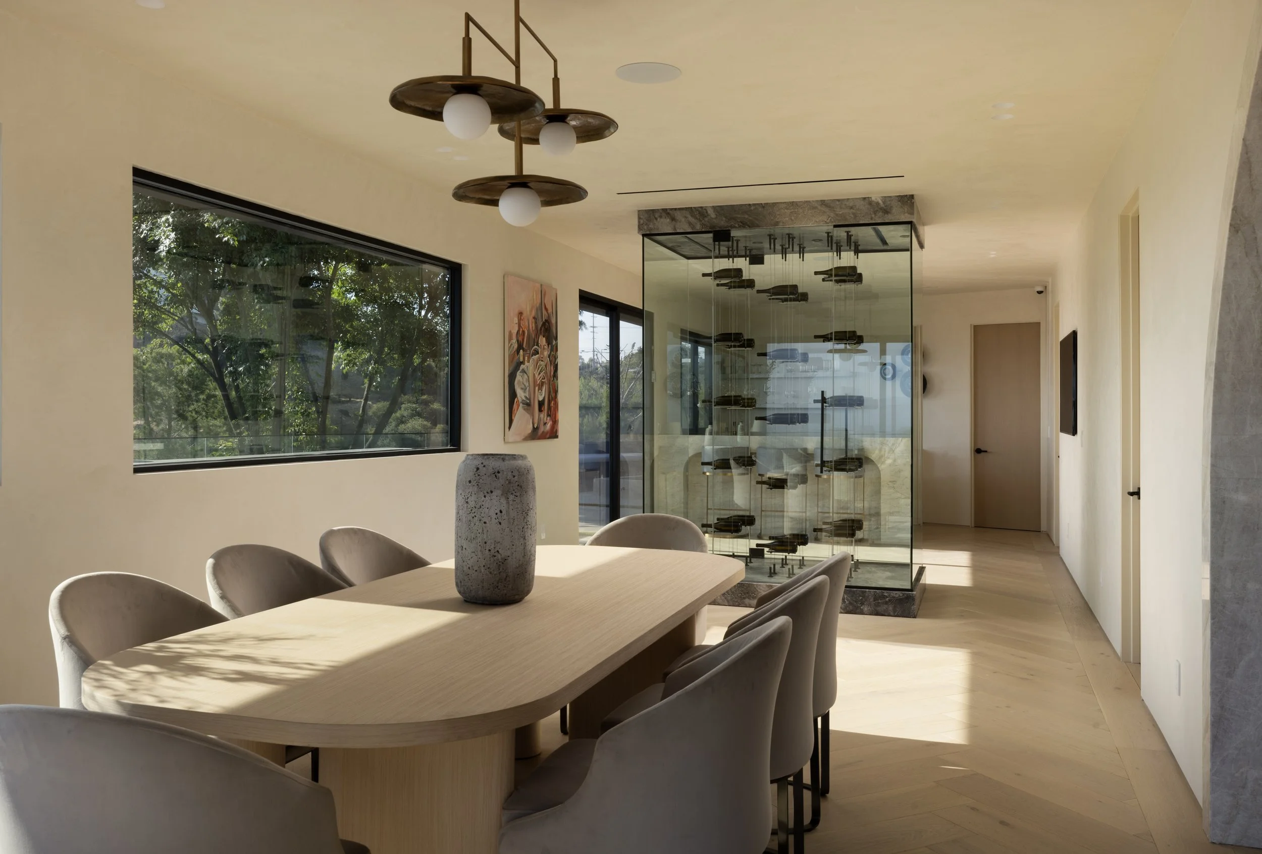 How to Choose the Best Art Staging for a Malibu Waterfront Estate