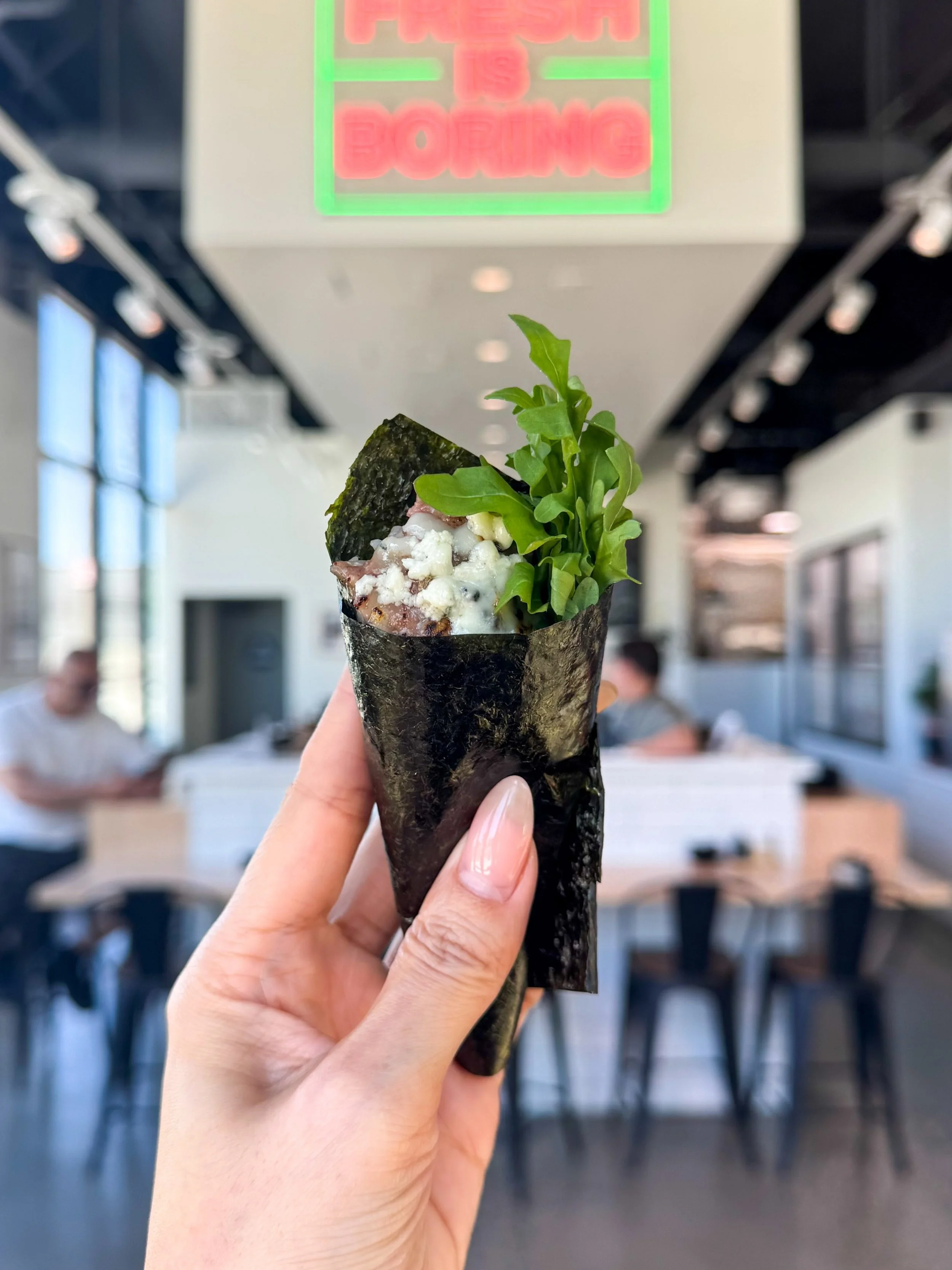 @fathersofficeofficial 🍔 x @uoichiba.la 

Wagyu beef, caramelized onions (cooked in bacon fat), with Gruy&egrave;re and Maytag blue cheese and arugula 

Available only during the month of August. Try it while you can! 

#fathersoffice #handroll #bur