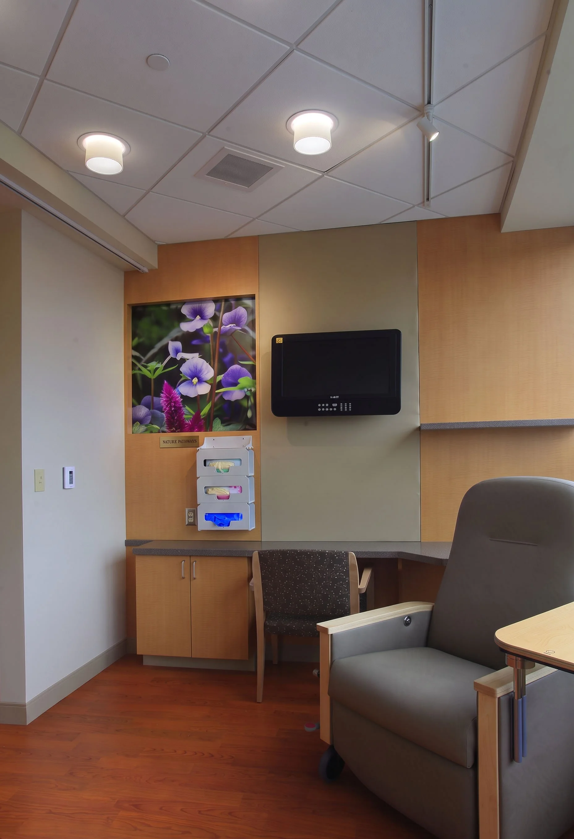 cgoh cancer center infusion bays.jpg