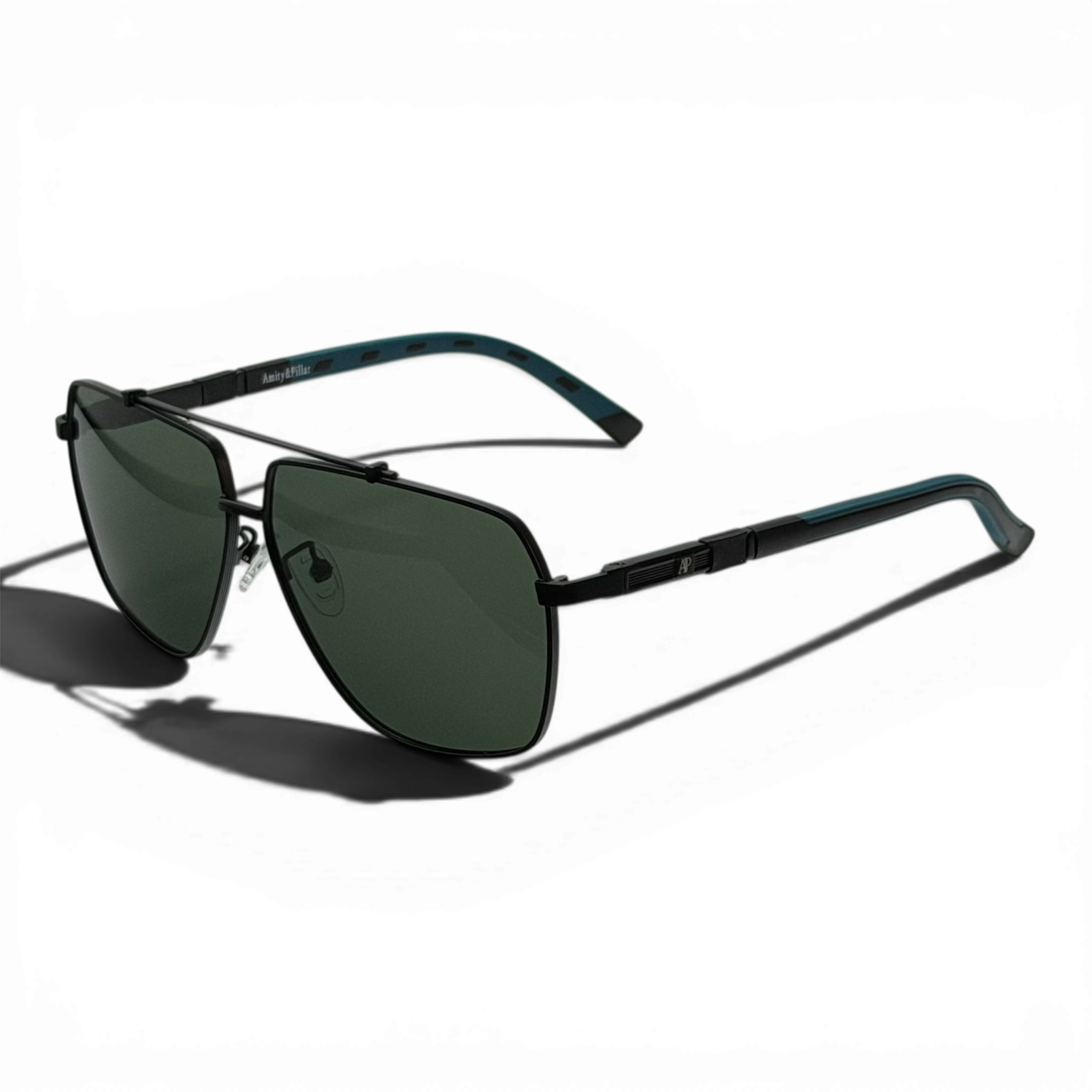 Castor black green transparent web.png