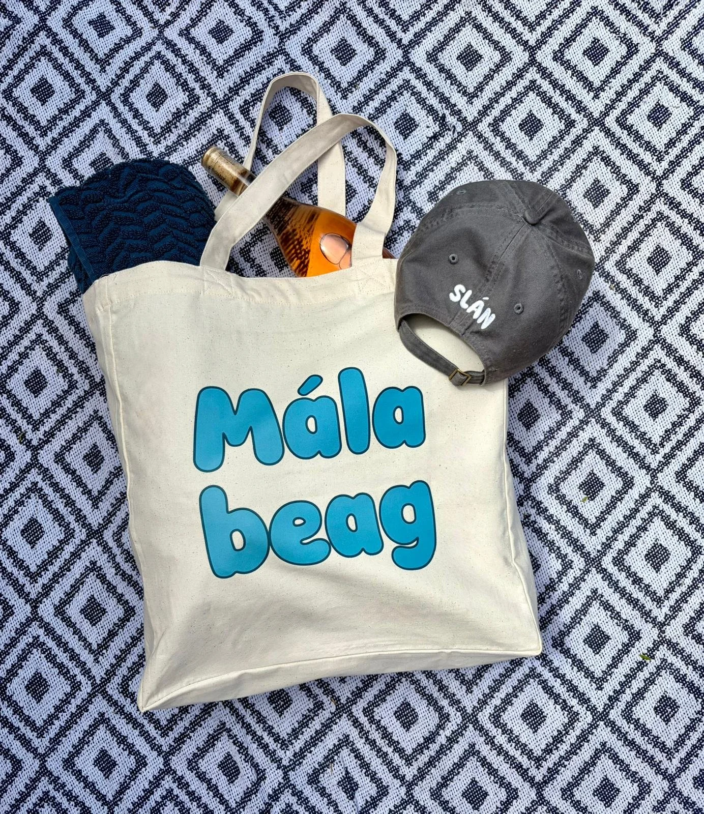 Irish language tote bag featuring the phrase Mála Beag