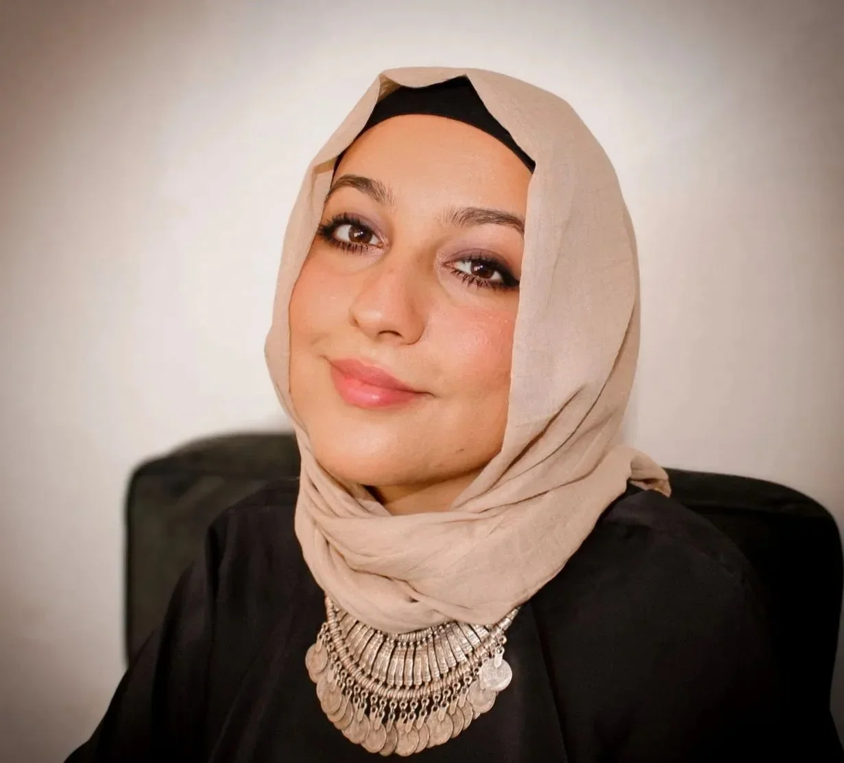 Zeyneb Holdridge