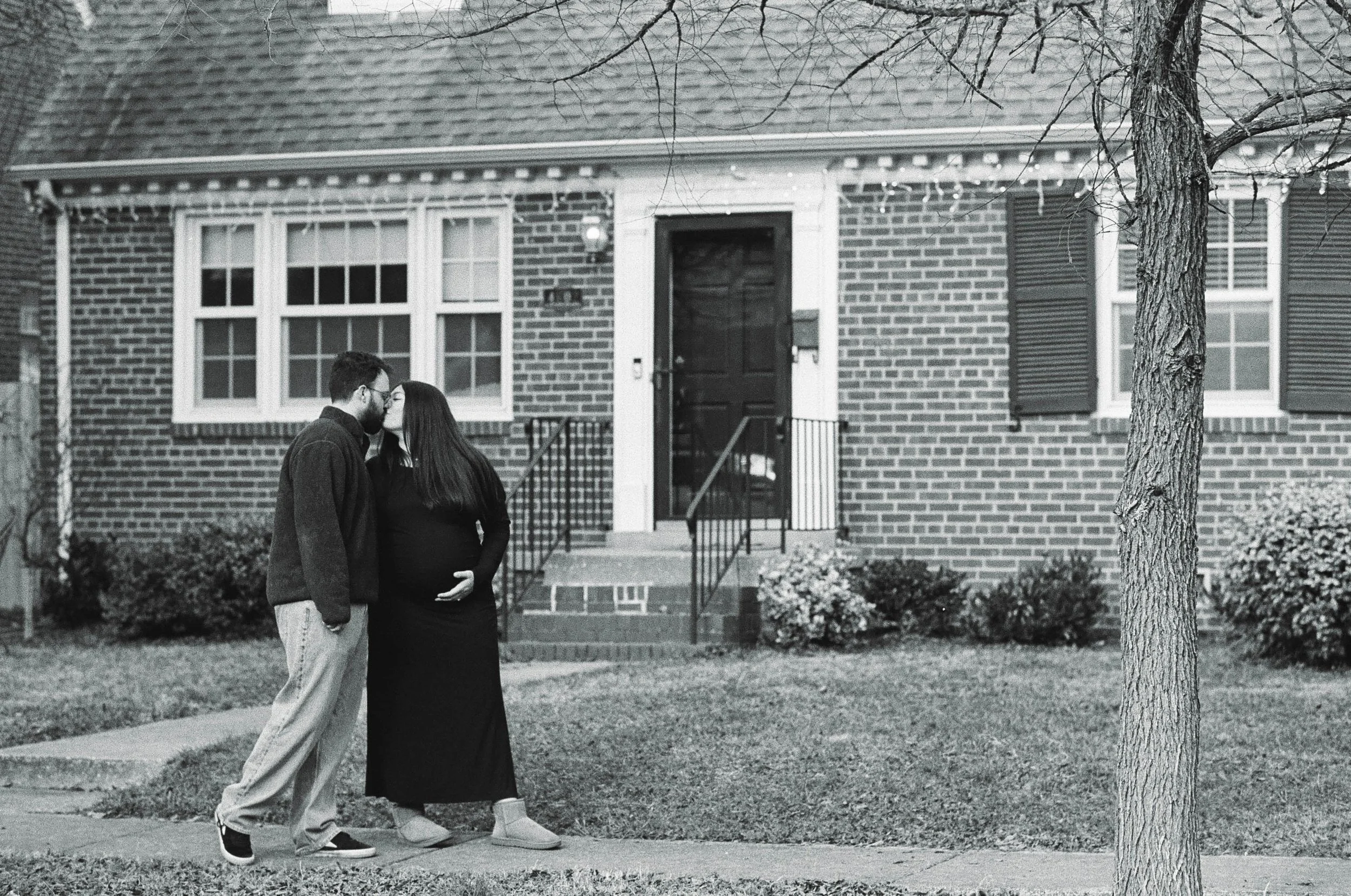expecting-parents-at-home-richmond-va.jpg