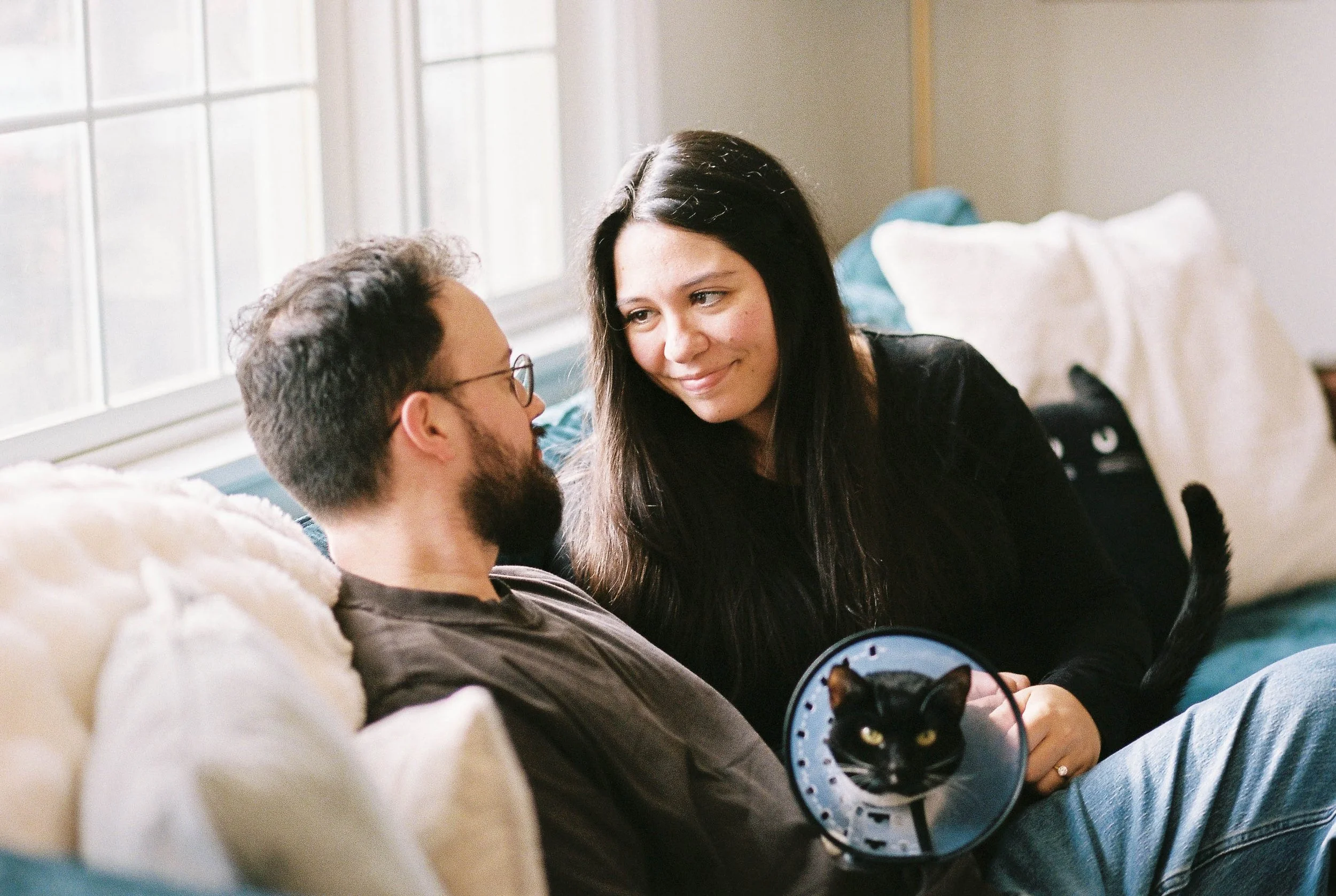 richmond-va-maternity-couple-on-couch.jpg